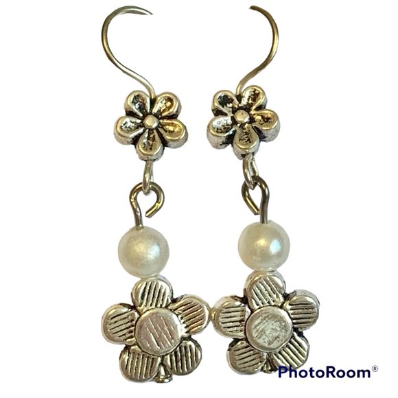 Daisy Flower Earrings Silver Plated Enamel White Glass Pearl Dangle Dainty - Picture 1 of 11